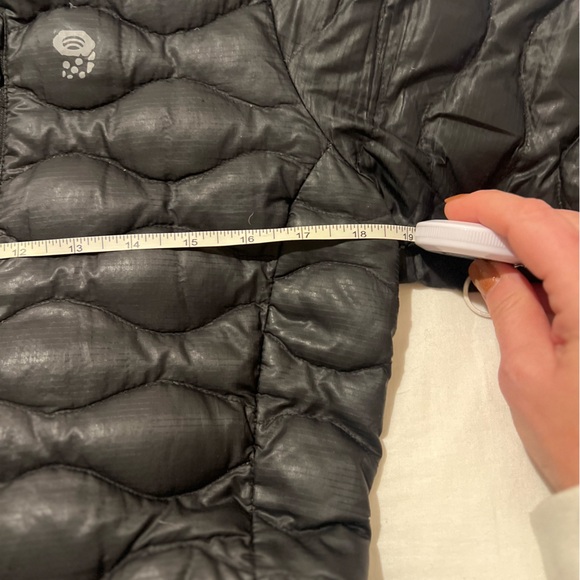 Women's Black Hooded Puffer Coat - Picture 7 of 9